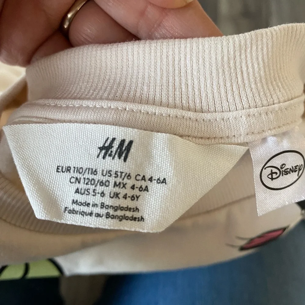 H&M Disney Friends Sweatshirt with Minnie and Daisy in Pink and Green - Picture 6 of 6